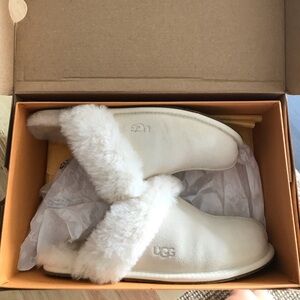 Ugg women’s scuffette suede / sheepskin